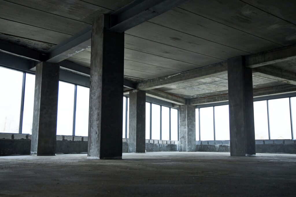 Farby ochronne do słupów, podciągów i belek betonowych w halach produkcyjnych.