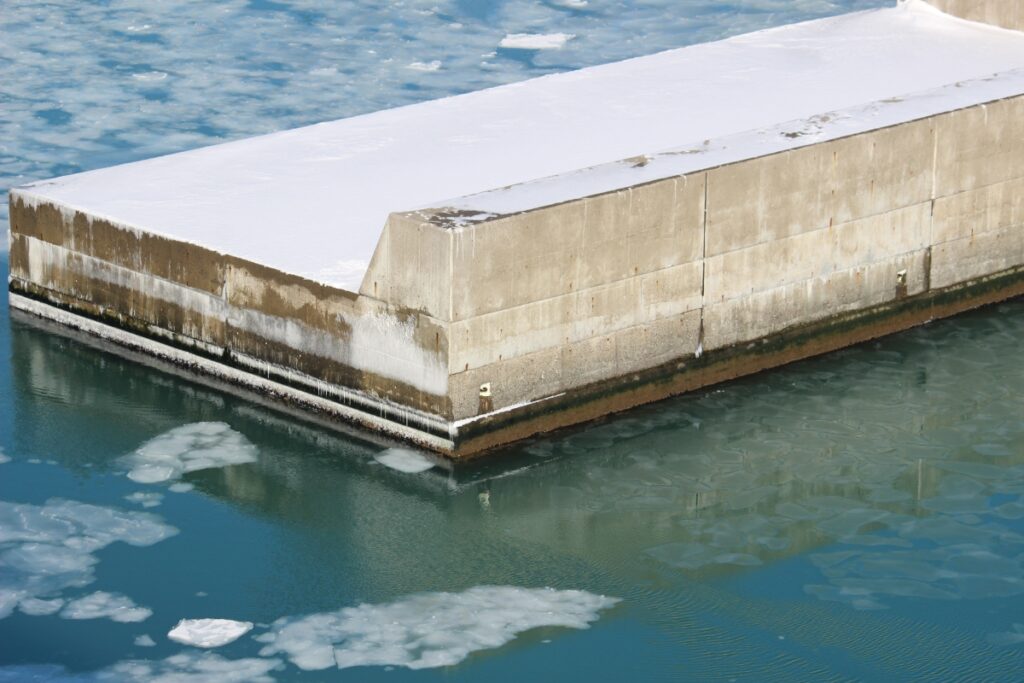 Betony morskie i warunki ekstremalne – systemy ochrony przed zasoleniem