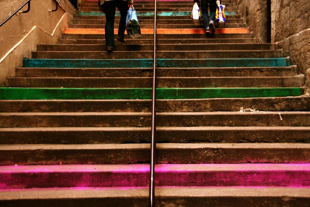 Ochrona schodów publicznych przed ścieraniem i poślizgiem